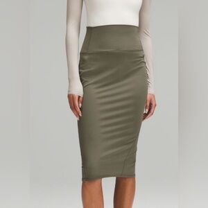 LULULEMON NULU SLIM FIT HR SKIRT IN ARMY GREEN SZ 4 NWT